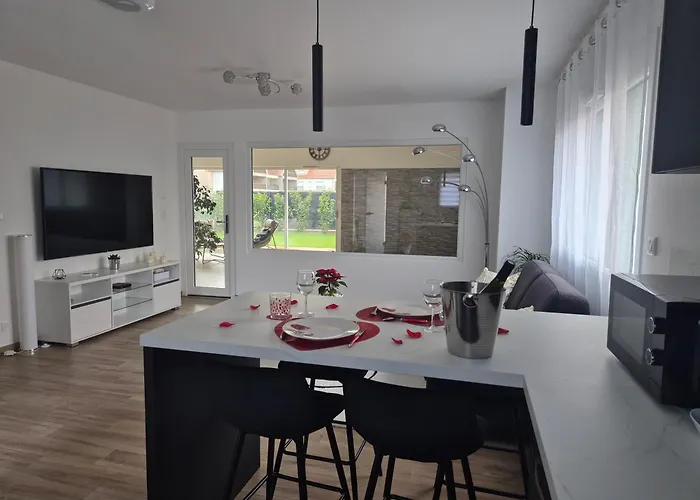 Villa Un Instant De Reve A Dorlisheim, Piscine Interieure Chauffee, Sauna *